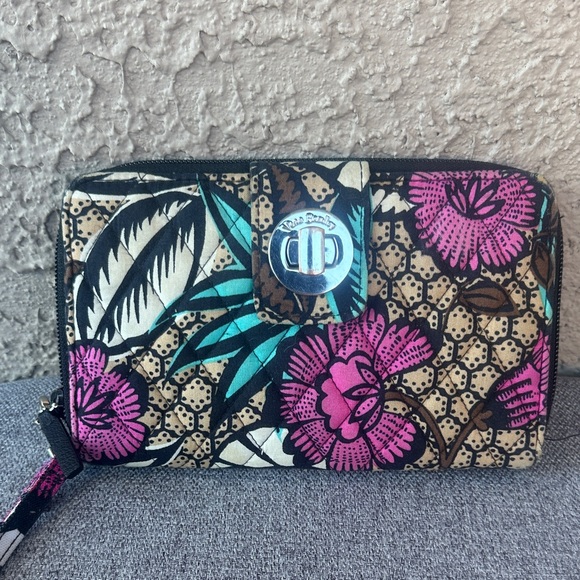 𝓿𝓔𝓡𝓐 𝓑𝓡𝓐𝓓𝓛𝓔𝓨 Floral Patterned Women's Wallet bundle (some callouts) - Picture 7 of 14